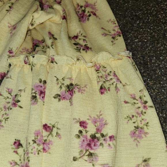 NWT Forever 21 Butter Yellow Top Pink Roses Size 2X On/Off Shoulder Ruffle Neck - Picture 8 of 13